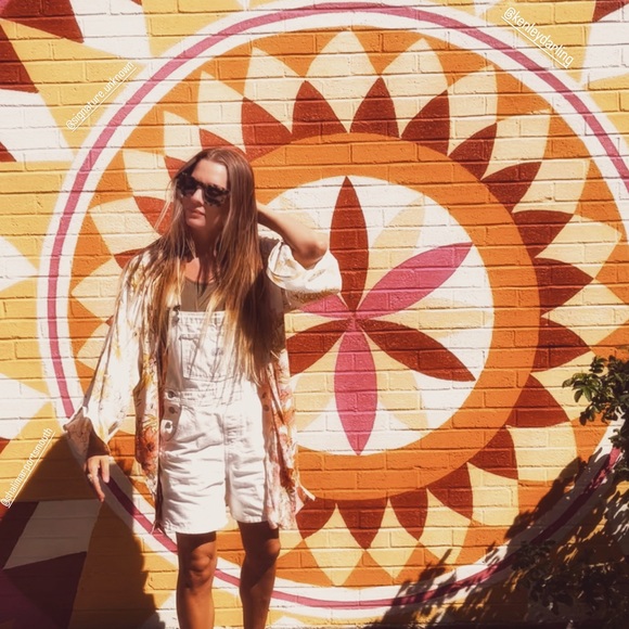 Meet your Posher, Emily - Picture 4 of 5